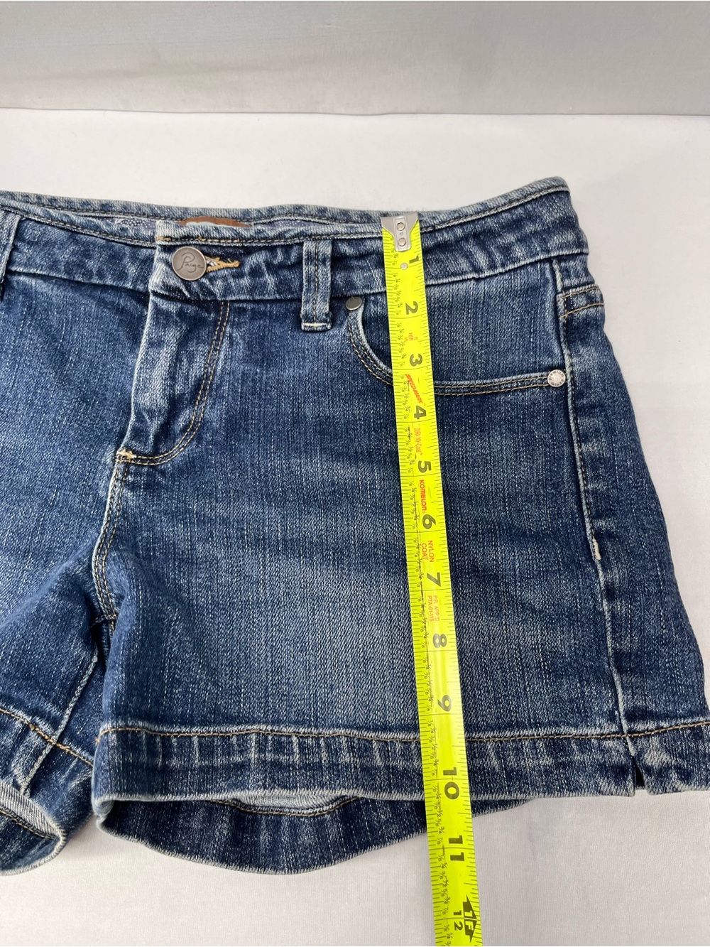 PAIGE Canyon Mid-Blue Denim Rolled Hem Women's Shorts - Picture 4 of 7
